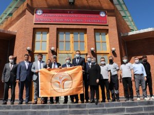 Tavşanlı ve Domaniç Hayme Ana MYO’lar turuncu bayraklarını teslim aldı