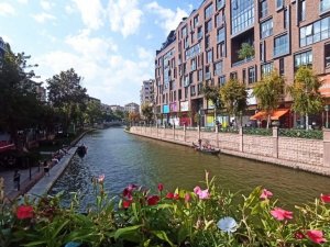 Havalar ısındı Eskişehirliler meydanlara akın etti