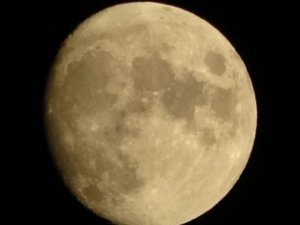 Yüksekova’da dolunay kendine hayran bıraktı