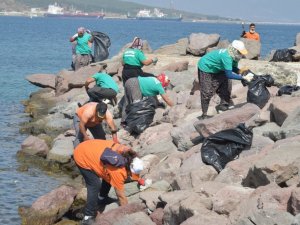 Aliağa’da festival havasında temizlik etkinliği