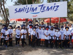 Foça’da "Sahilim Temiz" projesi ile İngiliz Burnu temizlendi
