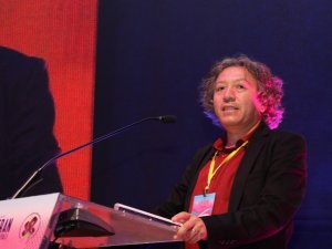 Prof. Dr. Akbulut: “Belgesel sinema insanlar ve toplumsal sorunlar var oldukça yaşayacak bir sanat”