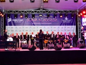 Yeşilyurt’taki sokak konserlerinde renkli görüntüler