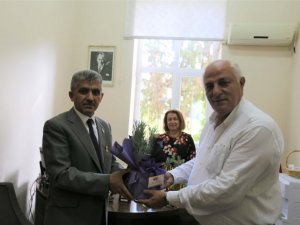 Başkan Atay’dan gazilere çiçek