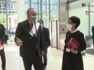 Dışişleri Bakanı Çavuşoğlu, Endonezya Dışişleri Bakanı Marsudi ile bir araya geldi