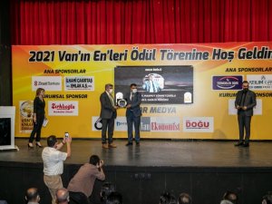 Sağlık Müdürü Prof. Dr. Sünnetçioğlu’na onur ödülü