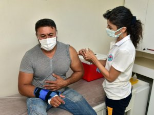 Kepez Belediyesi Sağlık Merkezi ekibi, 41 günde 9 bin Covid-19 aşısı yaptı