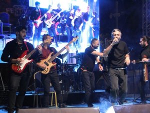 Karadeniz müziğinin sevilen ismi Resul Dündar Hüyük’te konser verdi