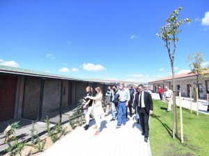 Başkan: Çetin: ‘‘Hayata geçirdiğimiz tüm yatırımlarla gençlerimizin bilgiye ulaşma noktasındaki engelleri ortadan kaldırıyoruz’’