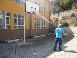 Kuşadası’ndaki okullar her hafta dezenfekte ediliyor