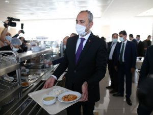 Abdulhamit Gül: “Sözleşmeli arkadaşlarımızın kadroya geçmesi birinci meselemiz”