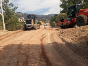 Muğla’nın yollarında asfalt çalışmaları sürüyor