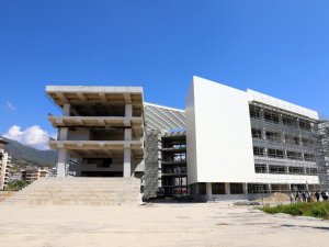 Alanya’nın yeni belediye binası açılmak için gün sayıyor