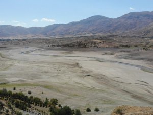 Sürgü Barajı alarm veriyor