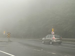 Bolu Dağı’nda sağanak yağış ve sis etkili oluyor