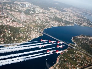TEKNOFEST öncesi İstanbul Boğazı semalarında nefes kesen görüntüler