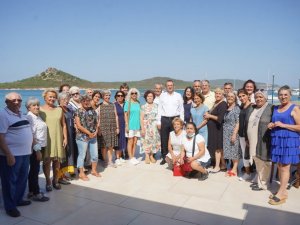 Ayvalık Kent Konseyi Kadın Meclis Üyeleri altı ayda 99 bin maske üretti