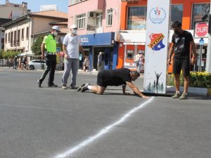 Emekleyerek yarışı tamamladı