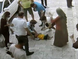 Aldığı eğitimin sayesinde 3. kattan zemine çakılan bebeği hayata döndürdü