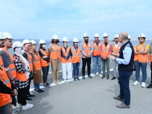 Ulaştırma Bakanı Karaismailoğlu, 1915 Çanakkale Köprüsü’ndeki kedi yolundan Anadolu’dan Avrupa’ya yürüdü