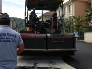 Serdivan’da asfalt çalışmaları devam ediyor