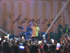 Gripin, sevenleri ile Tuzla’da buluştu