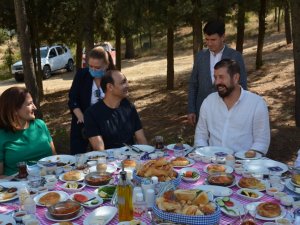 Geleneksel sanatçılar Sındırgı’da buluştu