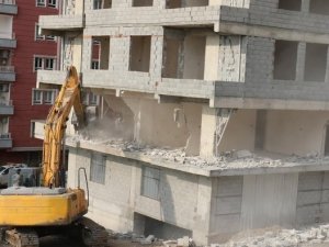 Batman’da kaçak binalar yıkılıyor