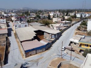 Tarsus’un dezavantajlı bölgelerinde asfalt atağı sürüyor