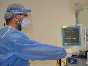 Covid-19 yoğun bakım hemşiresi: “Çok genç hastamız var, hepsi aşısız”