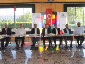 Adıyaman’da AK Partili heyeti basınla bir araya geldi