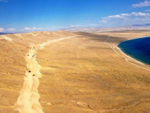 Vanlıları sahille buluşturacak yolda çalışmalar devam ediyor