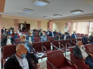 Mısır hasadında dane kaybının önüne geçebilmek için toplandılar