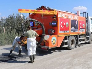 Soğuk asfalt yama aracı yol sorununu çözdü