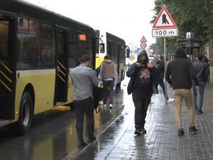 İstanbul’da vatandaşlar yağmura hazırlıksız yakalandı
