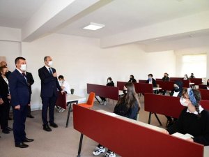 Bakan Gül öğrencilerle buluştu