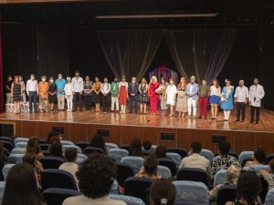 Mersin Büyükşehir Belediyesi personeli ’Zilli Zarife’yi sahneye koydu