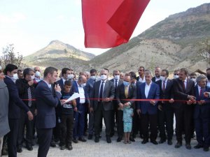 Elazığ’da belde belediyesi vatandaşlar için Millet Bahçesi yaptı, iki vali açılışa katıldı