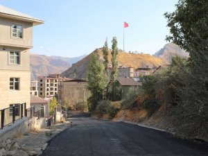 Hakkari Belediyesinden yol asfaltlama çalışması
