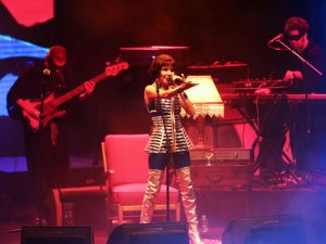 Gaye Su Akyol hayranlarını coşturdu