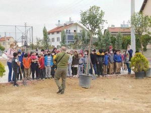 Karatay Belediyesi ve öğrencilerden fidan dikim etkinliği