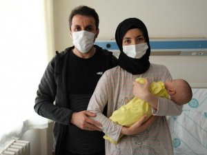 620 gram doğan Ayşe Berra bebek hayata tutundu