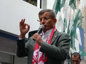 Davutoğu’nun Sivas ziyaretinde arbede