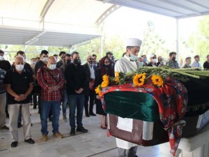 Ünlülerin hocası Nutku son yolculuğuna uğurlandı