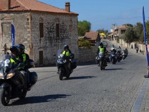 16 ülkeden 200’ü aşkın motorcu Apollon Tapınağı’nı ziyaret etti