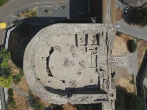 Diyarbakır Surları’ndaki restorasyonda mancınık kaidesi bulundu