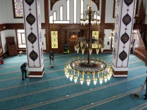 Keçiören’de ibadethaneler gül suyu ile temizlendi