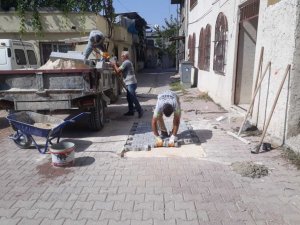 Akdeniz’de yol ve kaldırım çalışmaları aralıksız sürüyor