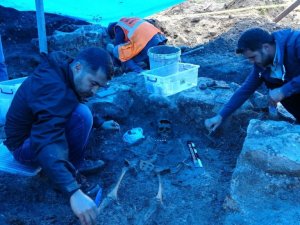 Fatsa’daki 2 bin yıllık mezarlarda önemli eşyalar bulundu