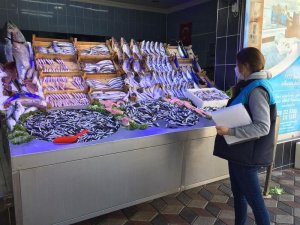 Balık satışı yapan yerler denetlendi